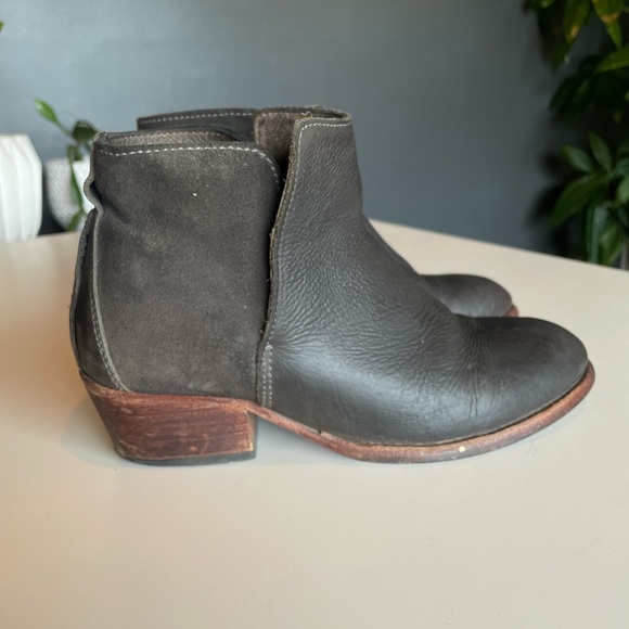 H by Hudson Horrigan grey ankle boots size 38 - Picture 4 of 7
